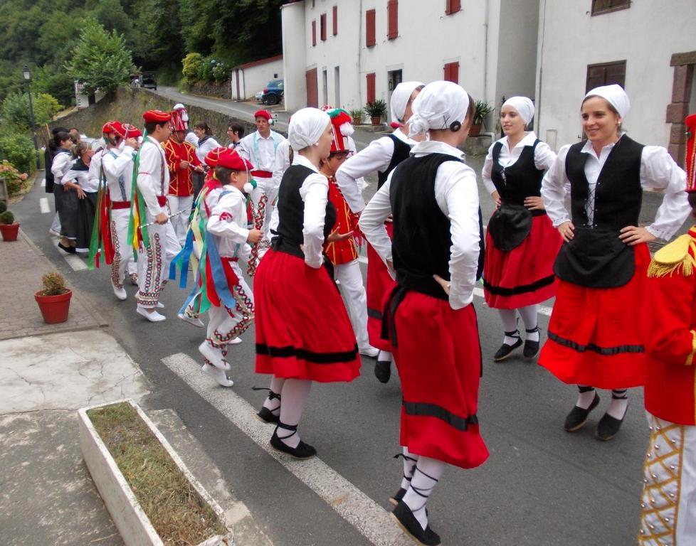 Hotel Le Clementenia Arnéguy Εξωτερικό φωτογραφία