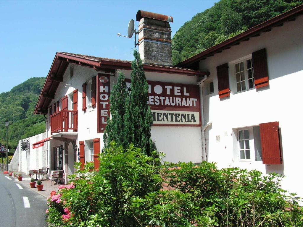 Hotel Le Clementenia Arnéguy Εξωτερικό φωτογραφία